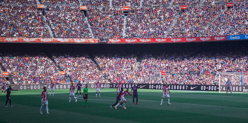 Estádio de Futebol e os Seus Inúmeros Patrocínios